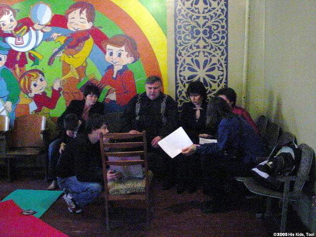 Peggy N. talks with parents.