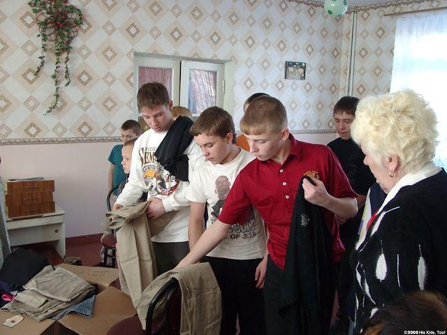 Children look at all the selections.