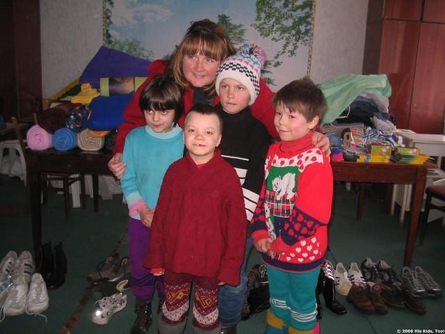 Erin is happy to pose with these 4 great kids!