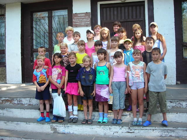 Lynn's class consisting of school children 3-5 grade.