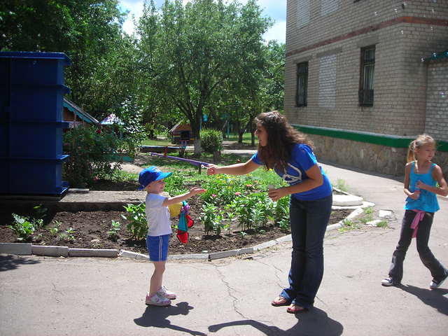 Haley plays 'bubbles' with one little boy.