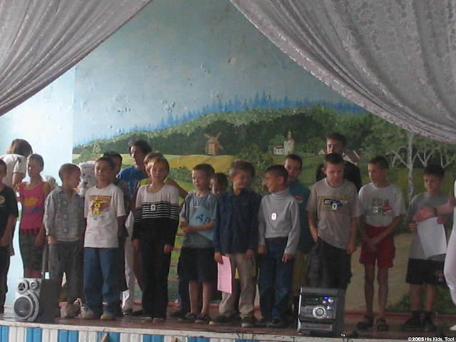 The next group (9-11 yrs.), led by Lynn A. (Memphis TN, but lives in Donetsk Ukraine), and Carol (Valdosta GA),  have the group