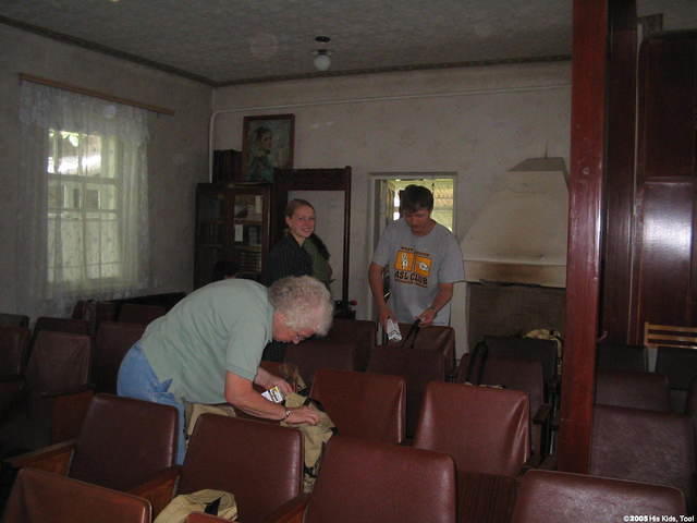 Here, Mae and others are placing the food in the canvas bags.