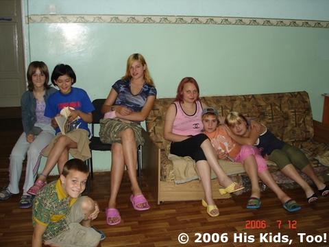 Teens talk on the sofa.