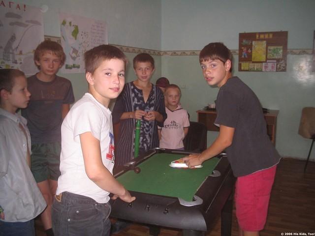 The rec. room is complete with mini pool table.