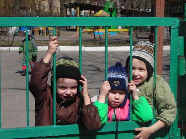 The kids came out to say, 'Good Bye' to us.