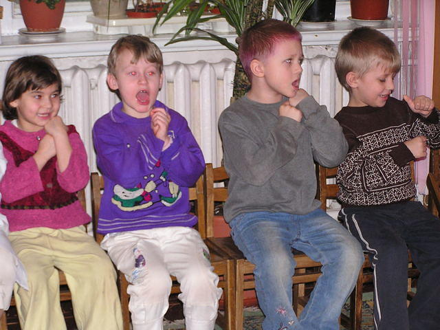 The kids in the 'crowd' sing along.