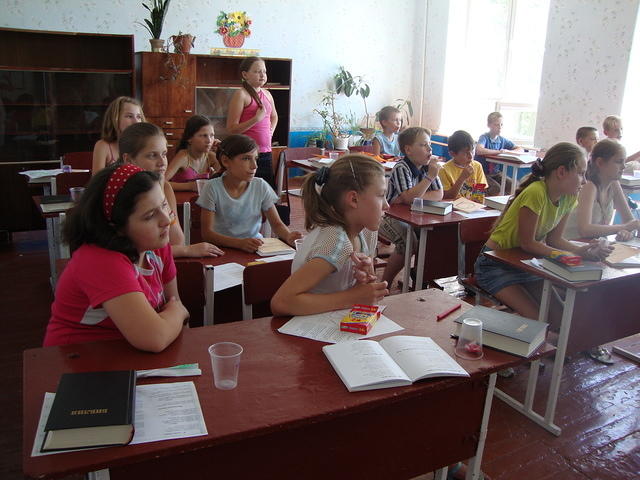 Kids listening as Inna teaches