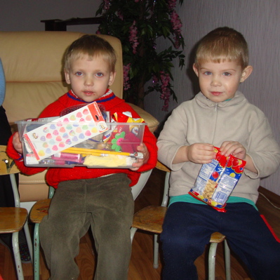 Little ones, enjoy their animal crackers.