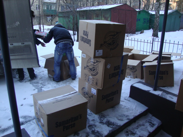 Before leaving Donetsk each day, we returned to Denis office to collect more boxes for the next day.