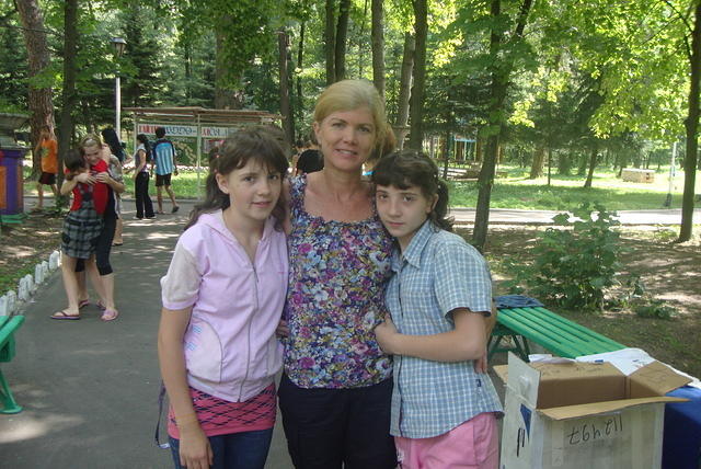 Teresa and our dear friends from Dzerzhinsk, Alyona and Oksana.