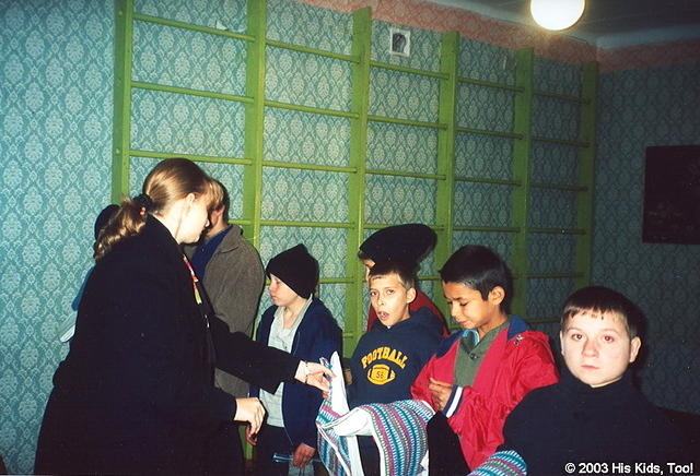 His Kids, Too! volunteer, Sasha passes out towels, each child received a new towel and much more, thanks to your donations!