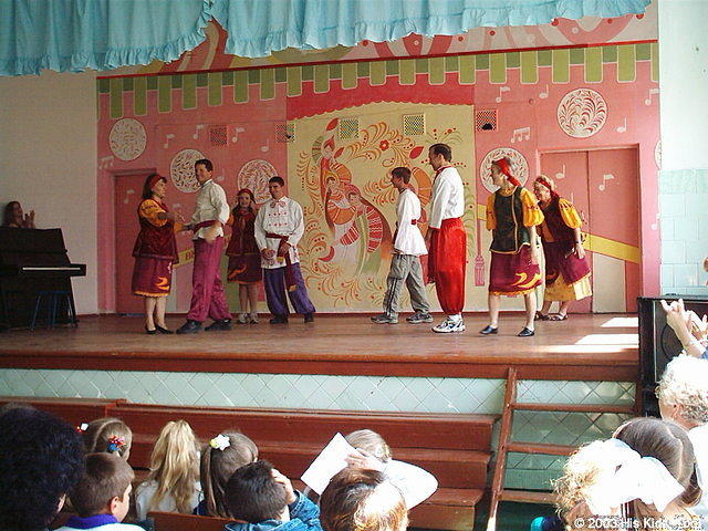 During the end of the week presentation some of our team performed a traditional Russian folk dance for the crowd of over 300.