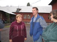 His Kids, Too! board member Ray and Lynn speak with the director of the facility.  She started this facility with 20, and now ho