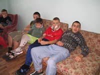 Children relax on the sofa.
