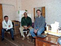 The assistant Dr., Walter and Ray listen in.