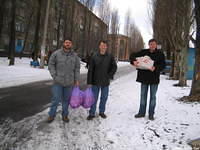 Before entering the facility, we went to the market to purchase cookies, and apples.