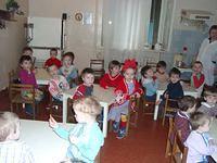 Children enjoying their lunch.