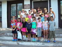 Lynn's class consisting of school children 3-5 grade.