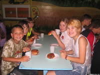 Middle school like the food.