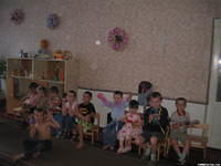 The  youngsters kids show their gifts.