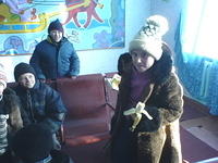 The children did not hesitate, they ate the fruit.