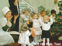 The children perform!